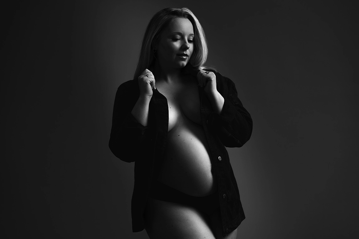 black and white portrait of pregnant woman - Calgary maternity photographer - studio 342