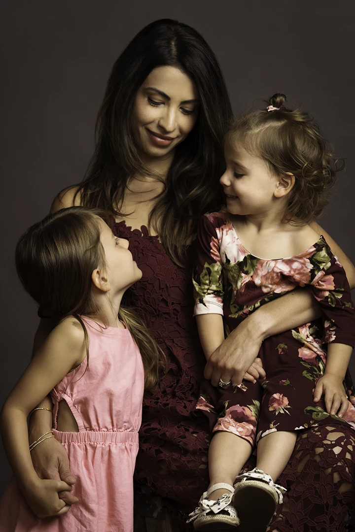 mom looking and smiling at 2 kids - Family photoshoot - studio 342